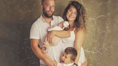 �ngela Torrente y Roi L�pez, con sus hijos Xabi y Lola