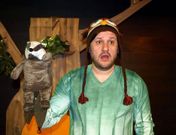 Freire es el encargado de dirigir e interpretar la comedia