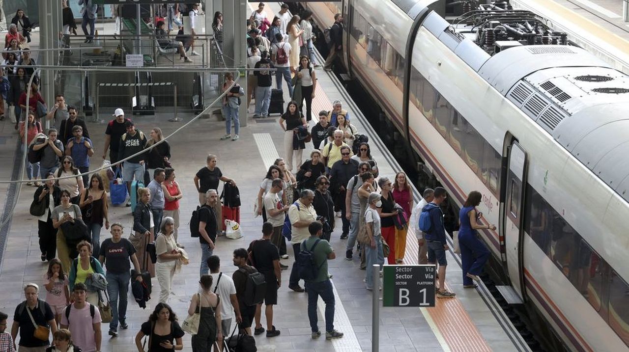 El Alvia Galicia-Cataluña circulará a diario por Santiago a partir del 7 de abril