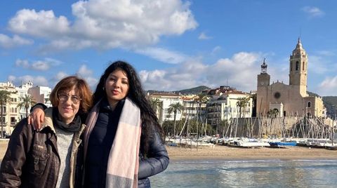 Nada, a la derecha, junto a Neus Sala, la coautora�del libro �Yo soy Nada, la historia de un secuestro y dos rescates�, que ya va por la segunda edici�n y figura entre los t�tulos m�s vendidos de Amazon.