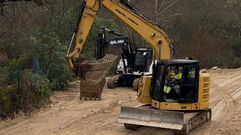 Aspecto de los trabajos desarrollados en el relleno del balneario esta semana en Ponte Caldelas