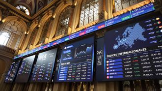 Paneles del Ibex 35 en la Bolsa de Madrid
