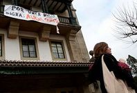 Los alumnos del colegio mayor San Clemente tambi�n protestaron por el estado del inmueble