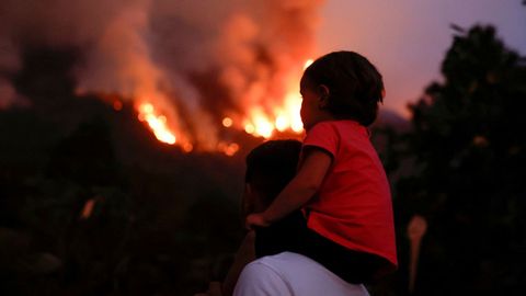 El peor incendio en Tenerife en cuatro d�cadas arrasa ya 4.000 hect�reas