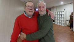 Pepe Pazos y Pepe Gonzlez, hermanos por parte de padre, abrazados en su primera vez juntos.