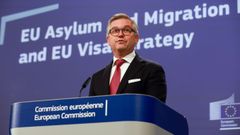 El comisario Magnus Brunner considera una opci�n legal posible la regulaci�n de inmigrantes