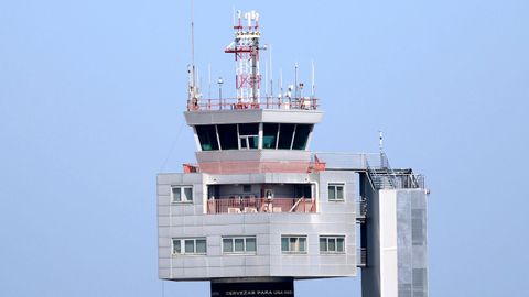 Torre de control del aeropuerto de Peinador, en Vigo