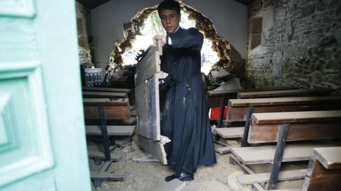 El interior de la capilla albergaba varias im�genes