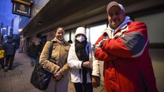 Raquel, en el centro, se vino hace casi tres a�os desde Venezuela con sus hijos.