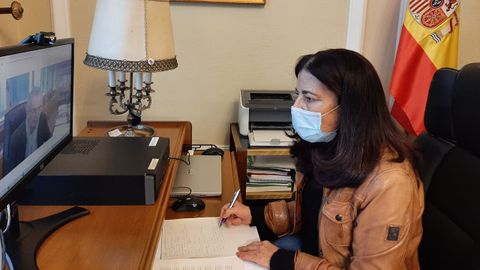 Isabel Rodr�guez conversa por videconferencia con Fernando Otero