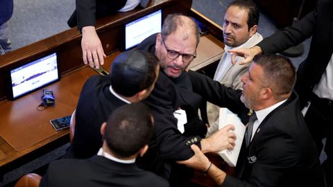 Ofer Cassif fue expulsado del Parlamento israelí por interrumpir el discurso de Trump.