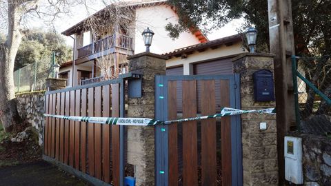 Vista de la vivienda del concejal asesinado el pasado mes de agosto Javier Ardines.