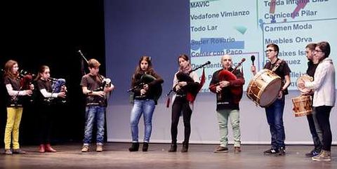 La asociaci�n cultural Trubisqui�a abri� el festival solidario de ayer con su actuaci�n.