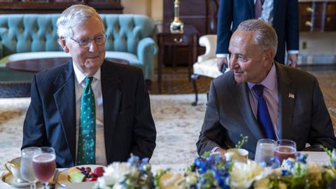 Los l�deres republicano y dem�crata del Senado de EE.UU., Mitch McConnell y Chuck Schumer