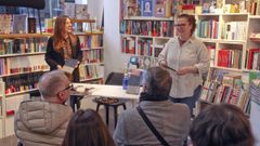 Ana Amado, a la izquierda de la imagen, durante la presentaci�n del libro.