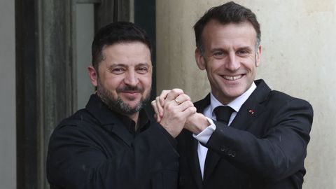 Macron y Zelensky en la reuni�n que mantuvieron en Par�s