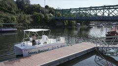 El catamar�n el�ctrico acoge a 6 visitantes en cada viaje