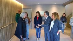 Visita de Abel Caballero a viviendas rehabilitadas en la calle de Bueu, en Coia.