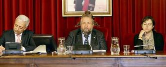 Jos� L�pez Orozco, junto a los dos tenientes de alcalde, presidi� ayer el primer pleno con el PSOE en minor�a en el Concello de Lugo.