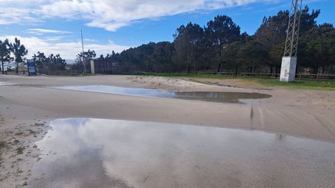 El p�rking de la playa de Major est� cubierto de arena desde diciembre
