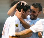 Jimmy, felicitado por Jordan tras marcar ante el Zamora. 