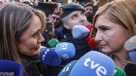 La presidenta de la Asociaci�n V�ctimas Mortales Dana 29-O, Rosa �lvarez, junto a la exconsejera de Interior Salom� Pradas.