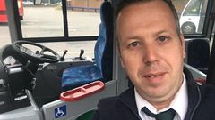 Jos� David Mostaf� Rodr�guez, de Culleredo,  conductor de bus en Inglaterra