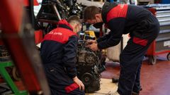 Foto de archivo de alumnos de un FP de Automoci�n
