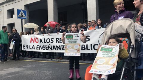 Concentraci�n de los sindicatos docentes para exigir a la Consejer�a de Educaci�n la recuperaci�n de los derechos previos a la crisis.Concentraci�n de los sindicatos docentes para exigir a la Consejer�a de Educaci�n la recuperaci�n de los derechos previos a la crisis