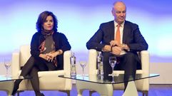 La vicepresidenta del Gobierno, Soraya S�enz de Santamar�a, y el presidente y CEO del Consejo Mundial del Turismo (WTTC), David Scowsill, durante la inauguraci�n este martes de la segunda edici�n de la Summit Shopping Tourism&Economy, �nica cumbre dedicada al turismo de compras en Europa, en la que se analizar� la situaci�n de este segmento, el cual contin�a siendo un ret