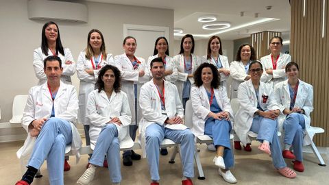 Cristina Serra (centro sentada) con los supervisores y coordinadores de enfermería