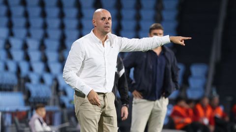 El entrenador del Celta Fortuna, Fredi �lvarez, en el partido frente a la Real Sociedad B.