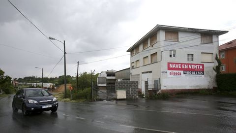 Talleres Cachaza (Leixa), 781.900 euros. Conjunto de cuatro naves, dos alpendres y un edificio de oficinas, adems de depsito de gas y una vivienda en ruinas