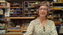 Ana Gonz�lez Bermejo se jubila tras casi cuatro d�cadas al frente de la Papeler�a San Antonio