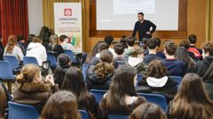 Xavi Fonseca en una charla con alumnos.