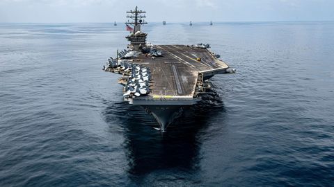 El portaviones USS Nimitz y el destructor USS Gridley