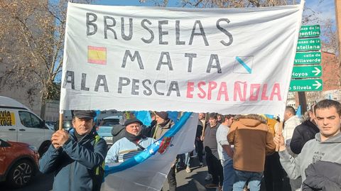 Marineros y armadores pontevedreses participan en la concentraci�n del sector en Madrid ante la Secretar�a General de Pesca