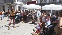 Los espect�culos callejeros animan las plazas de la villa eumesa