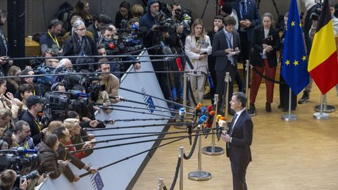 Alexander de Croo habla con la prensa en la pasada cumbre de diciembre.