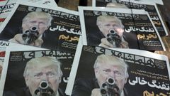 Peri�dicos iran�es con Trump sujetando un rev�lver en la portada. 