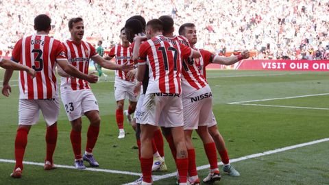 Derbi asturiano entre el Real Sporting de Gijon y el Real Oviedo en El Molin�n