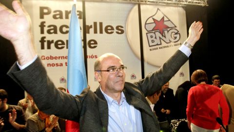 Francisco Jorquera -en la imagen el mitin de cierre de campa�a- fue el candidato del BNG a la Xunta en el 2012, en el que la formaci�n finaliz� como la cuarta m�s votada por detr�s del PP, el PSOE y AGE. A pesar de perder representatividad, considera que fue una etapa que result� positiva para el Bloque porque lleg� a ver que pod�a significar el final del nacionalismo en Galicia