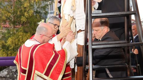 Desenclavo y procesi�n del Santo Entierro en Rianxo