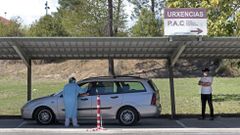 Los ni�os y el personal de la guarder�a municipal de Escair�n se hicieron las pruebas del covid-19 el martes en el hospital de Monforte