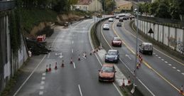 Ayer quedaron anulados los dos carriles de entrada a la ciudad en un tramo desde la rotonda. 