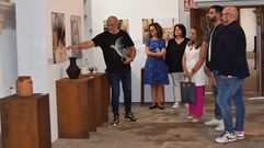 Visita de autoridades a la exposici�n �Mel e barro�, en el Museo Provincial