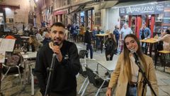 Iv�n y Lidia, durante una actuaci�n en la zona de vinos de la capital