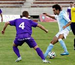 Quim Ara�jo, defendido por Maureta, del Burgos. 