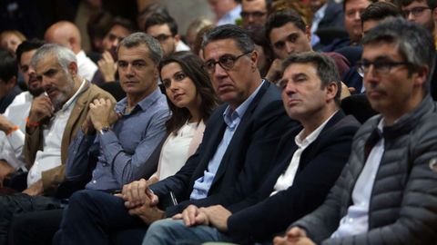 In�s Arrimadas, en la foto junto al diputado de Ciudadanos Toni Cant� y el l�der del PPC, Xavier Garc�a Albiol
