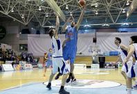 Manu G�mez, que cumplir� su tercera campa�a como celeste, deja una bandeja.